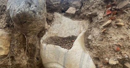 DALGALARIN AŞINDIRDIĞI BÖLGEDEN ANTİK DÖNEME AİT HEYKEL ÇIKTI