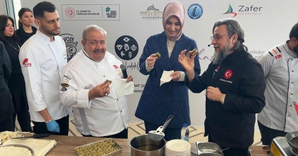 DAMAK ÇATLATAN LEZZETLERİN VAZGEÇİLMEZİ ‘AFYON HAŞHAŞI’ TANITILDI