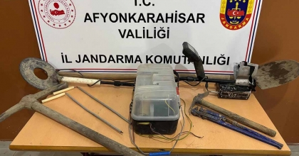 DEVRİYE GEZEN JANDARMA DEFİNECİLERİ SUÇÜSTÜ YAPTI