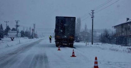 KOCAYAYLA GEÇİDİNDE KAR KALINLIĞI 40 SANTİMETREYE ULAŞTI