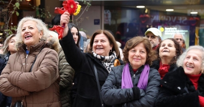 EFELER’DE ŞARKILAR, SEVGİLİLER İÇİN SÖYLENDİ