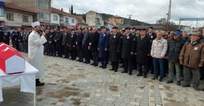 EVİNDE YANARAK HAYATINI KAYBEDEN KIBRIS GAZİSİ ASKERİ TÖRENLE DEFNEDİLDİ