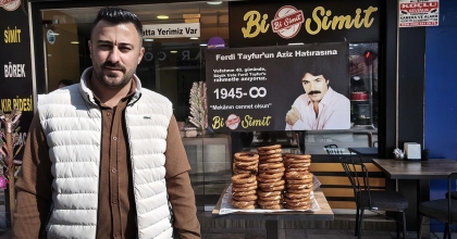 FERDİ TAYFUR HAYRINA SİMİT DAĞITTI