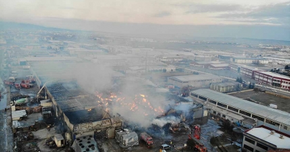 FABRİKA YANGINI 13 SAATİN SONUNDA KONTROL ALTINA ALINDI