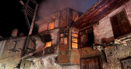 FETHİYE’DE İKİ KATLI EV ALEVLERE TESLİM OLDU