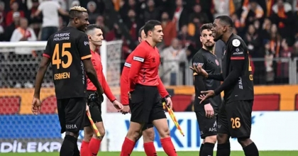 GALATASARAY - ADANA DEMİRSPOR MAÇINDA SAHAYI TERK ETTİLER