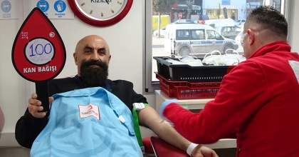 GENEL CERRAHİ UZMANI DR. KEREM KESKİN, 100'ÜNCÜ KAN BAĞIŞINDA BULUNDU