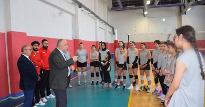 GENÇLİK SPOR KULÜBÜ VOLEYBOL TAKIMI ÇALIŞMALARINI SÜRDÜRÜYOR