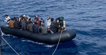 İZMİR AÇIKLARINDA ÖLÜME İTİLEN 73 DÜZENSİZ GÖÇMEN KURTARILDI