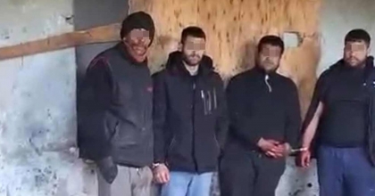 İZMİR'DE AT ETİ KESERKEN SUÇÜSTÜ YAKALANDILAR