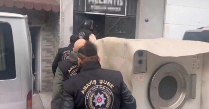 İZMİR'DE MASAJ SALONUNA FUHUŞ BASKINI: 9 GÖZALTI