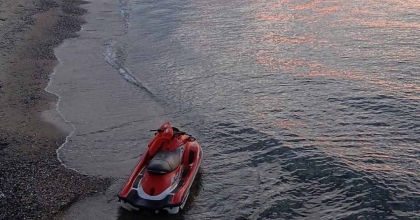 JET SKİLİ DÜZENSİZ GÖÇMEN JANDARMANIN DİKKATİNDEN KAÇAMADI