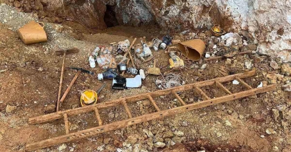 KAÇAK KAZI YAPAN 10 ŞÜPHELİ JANDARMAYA TAKILDI