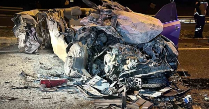 KAZADA HURDAYA DÖNEN OTOMOBİLİN SÜRÜCÜSÜ HAYATINI KAYBETTİ