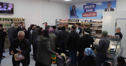 KOÇARLI MARKET İLK GÜNDEN YOĞUN İLGİ GÖRDÜ