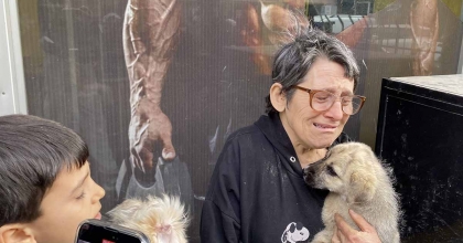 YANGINDAN KURTARDIĞI CAN DOSTLARI İLE GÖZYAŞLARINA BOĞULDU