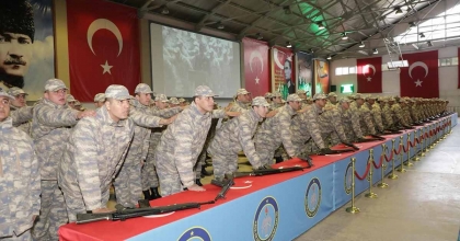 KÜTAHYA'DA ACEMİ EĞİTİMİNİ TAMAMLAYAN ASKERLER YEMİN ETTİ