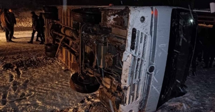 KÜTAHYA’DA İŞÇİ SERVİSİ KAZA YAPTI: 3 YARALI