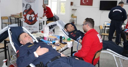 KÜTAHYA'DA JANDARMADAN KIZILAY'A KAN BAĞIŞI