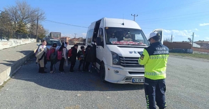 KÜTAHYA'DA JANDARMADAN OKUL SERVİS ARAÇLARI DENETİMİ