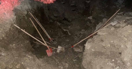 MANİSA’DA KAZMA-KÜREKLİ DEFİNECİLER SUÇÜSTÜ YAKALANDI