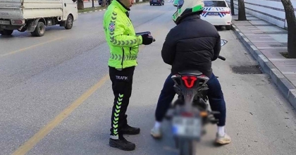 MANİSA'DA MOTOSİKLETLİLERE CEZA YAĞDI