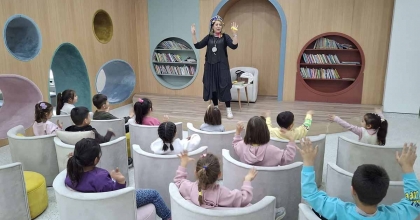 MİNİKLER KÜTÜPHANEYİ GEZDİ