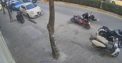 MOTOSİKLET VE ÇARPTIĞI KIZ METRELERCE SÜRÜKLENDİ