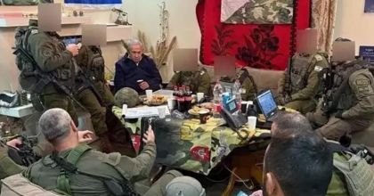 NETANYAHU FİLİSTİNLİNİN EVİNE GİRDİ