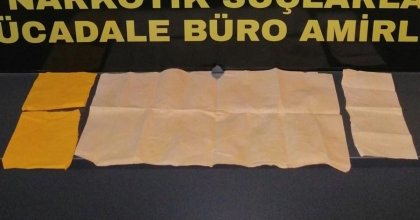 PEÇETEYE EMDİRİLMİŞ UYUŞTURUCU İLE YAKALANAN 2 KİŞİ TUTUKLANDI