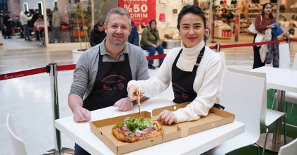 PİZZA YAPIMI İÇİN 120 KİŞİ BİR ARAYA GELDİ