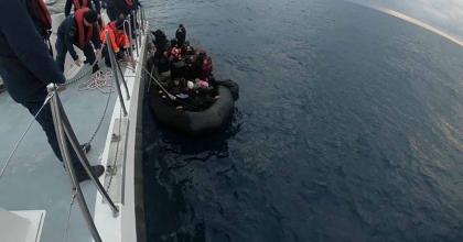 SAHİL GÜVENLİKTEN GÖÇMEN MESAİSİ: 70'İ KARAYA ÇIKARTILDI