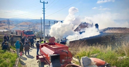 SEFERİHİSAR'DAKİ YANGIN, YARDIMLAŞMAYLA SÖNDÜRÜLDÜ
