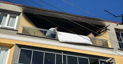 UŞAK'TA EVDE ÇIKAN YANGINDA 1 KİŞİ YANARAK HAYATINI KAYBETTİ