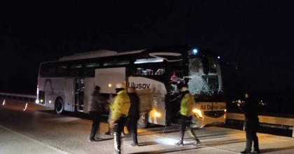 YOLCU OTOBÜSÜ TIRA ARKADAN ÇARPTI, 6 KİŞİ YARALANDI