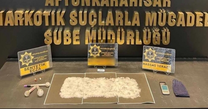 POLİS UYUŞTURUCUYU ARACIN SİGORTA KUTUSUNDA BULDU