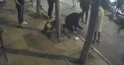 BORNOVA'DA GENÇLER ARASINDA BIÇAKLI KAVGA