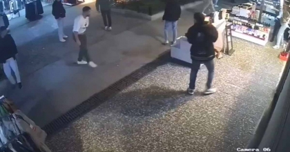 'YAN BAKMA' KAVGASI CİNAYETE DÖNMÜŞTÜ, O ANLAR KAMERADA