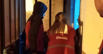 GEDİZ’DE GENÇ KIZILAY’DAN GIDA VE NAKİT YARDIMI