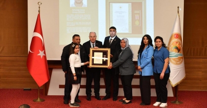 3 ŞEHİT YAKINI VE 5 GAZİYE DEVLET ÖVÜNÇ MADALYASI