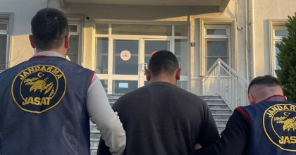  AKRABALARINI ZİYARETE GELDİ, OPERASYONLA YAKALANDI