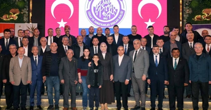 AFYONKARAHİSAR VALİSİ YİĞİTBAŞI, ESNAFLA İFTARDA BULUŞTU