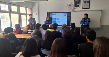 AFYONKARAHİSAR'DA EMNİYET EKİPLERİ GENÇLERİ BİLGİLENDİRİYOR