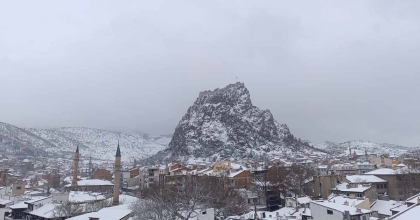 AFYONKARAHİSAR’DA KAR YAĞIŞI ETKİLİ OLDU