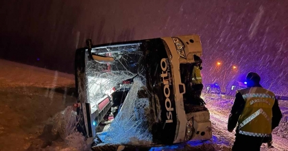 AFYONKARAHİSAR'DA KAZA: 1 ÖLÜ, 25 YARALI