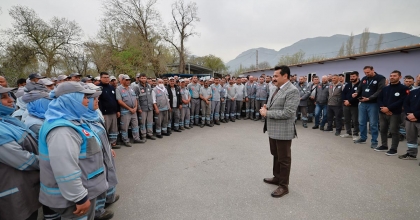 BAŞKAN ERTEMUR, BELEDİYE PERSONELİYLE BAYRAMLAŞTI