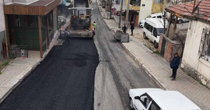 BAYRAKLI'DA YOL YENİLEME VE ÜST GEÇİT ÇALIŞMALARI SÜRÜYOR