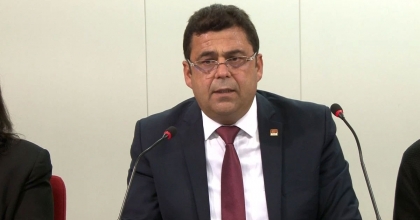CHP’Lİ İLHAN’DAN ZEYBEKCİ’YE TEPKİ: “HUKUKU BİLMEDEN KONUŞUYOR”