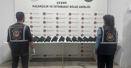 ÇEŞME LİMANI'NDA TIRIN İÇİNDEN 138 TABANCA ÇIKTI
