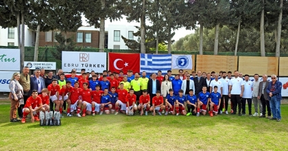 ÇEŞME'DE MAÇ BİTMEDİ AMA DOSTLUK KAZANDI